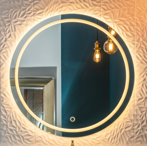 Wanspiegiel warm light 70 cm LED mirror bathroom lustro 70 led.png